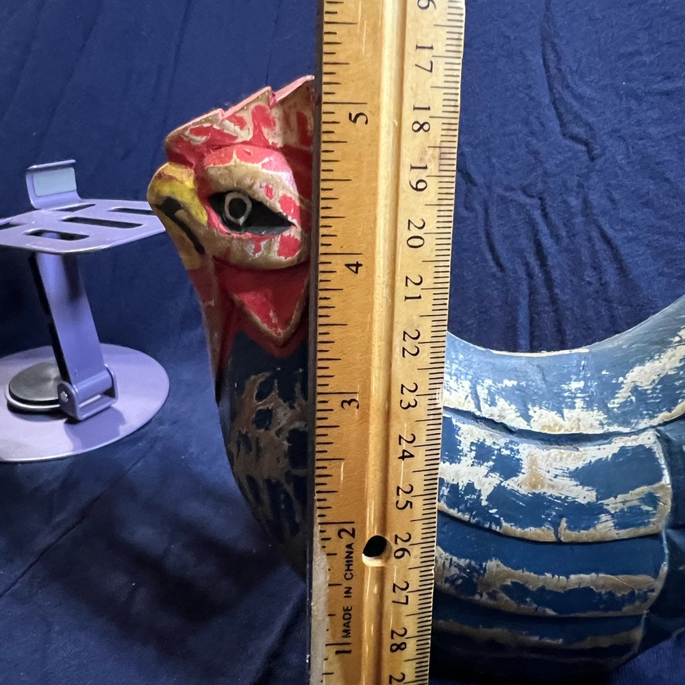 Pair of Vintage Hand Carved and Hand Painted Folk Art Roosters - Picture 15 of 16